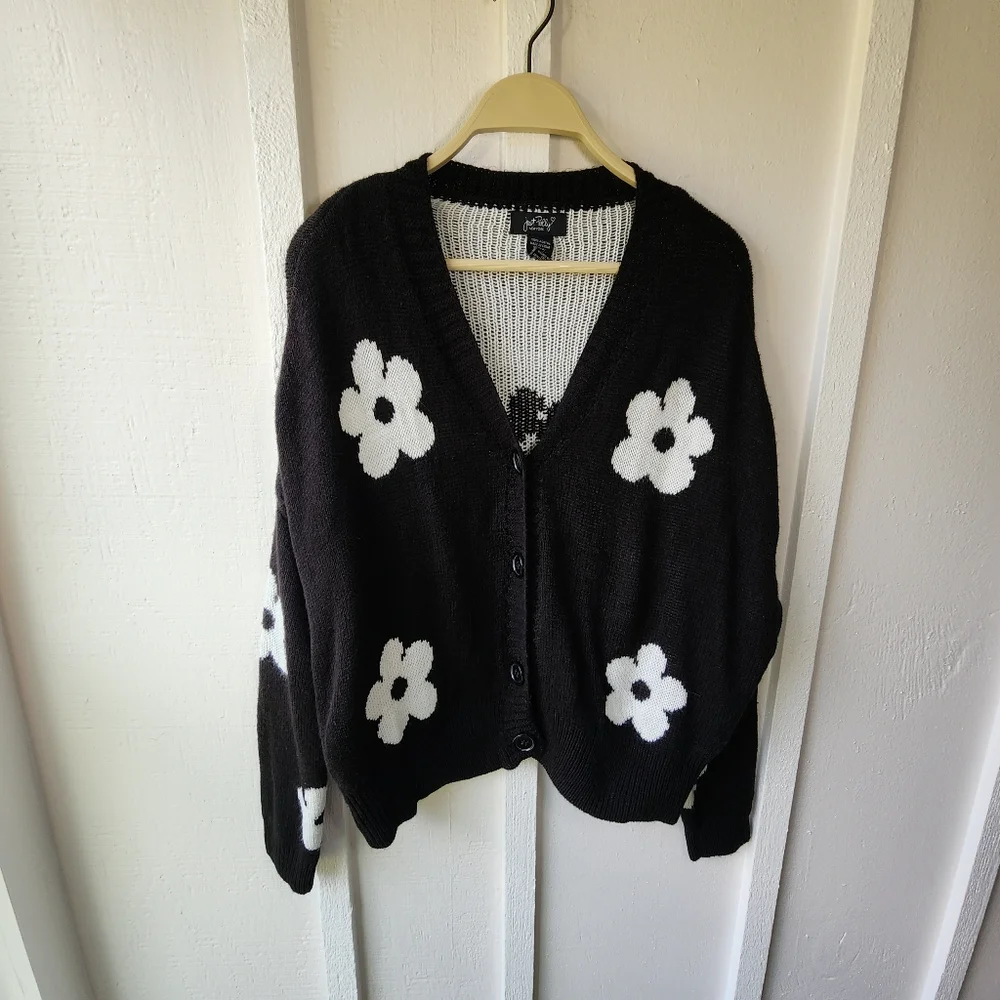 Just Polly New York Daisy Cardigan Black Crop Sweater Size Medium - Picture 1 of 9
